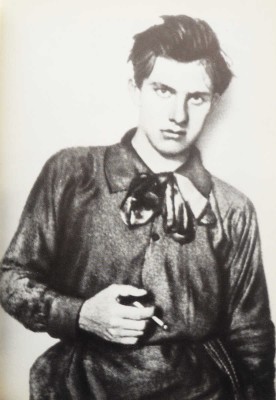 Коркин В. Маяковский на Красной Пресне. М.: Московский рабочий, 1989.
